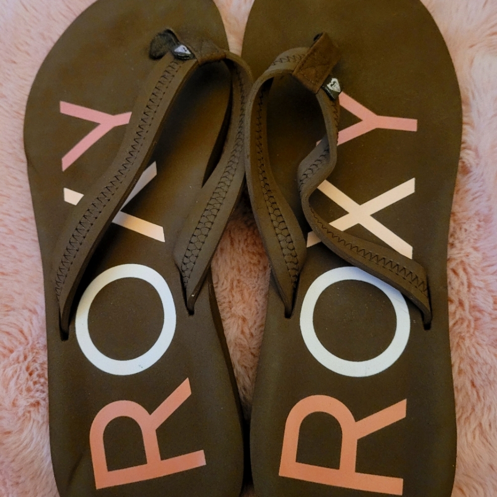 Roxy flip flops size 9